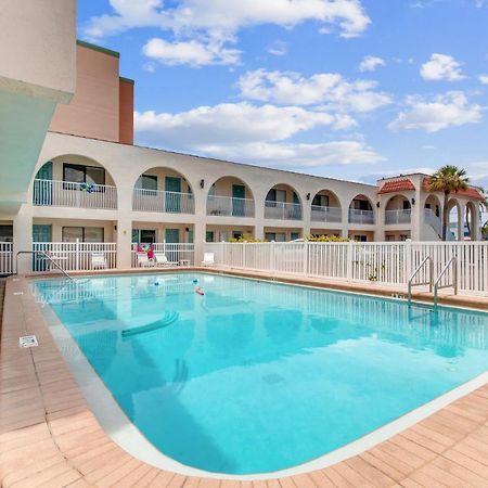 Redington Surf Resort By Travel Resort Services St. Pete Beach Exterior foto