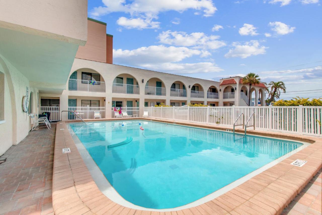 Redington Surf Resort By Travel Resort Services St. Pete Beach Exterior foto