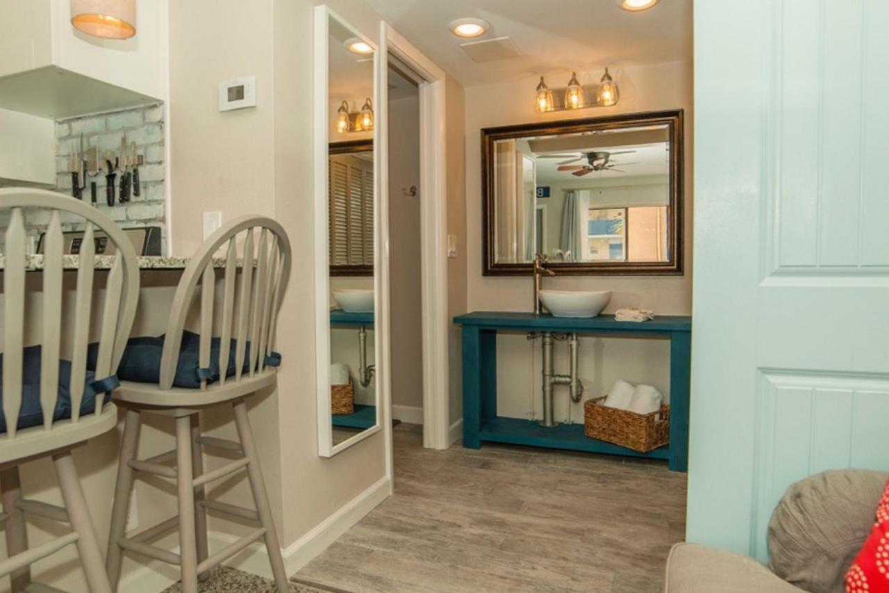 Redington Surf Resort By Travel Resort Services St. Pete Beach Exterior foto