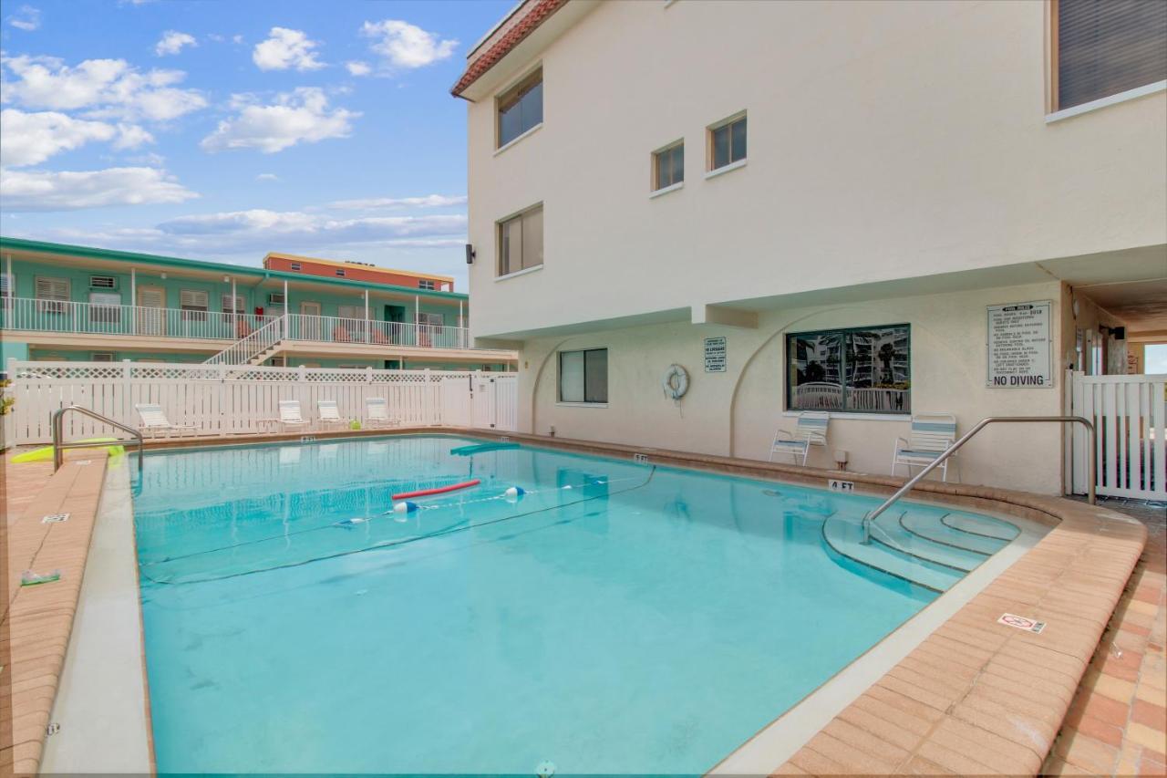 Redington Surf Resort By Travel Resort Services St. Pete Beach Exterior foto