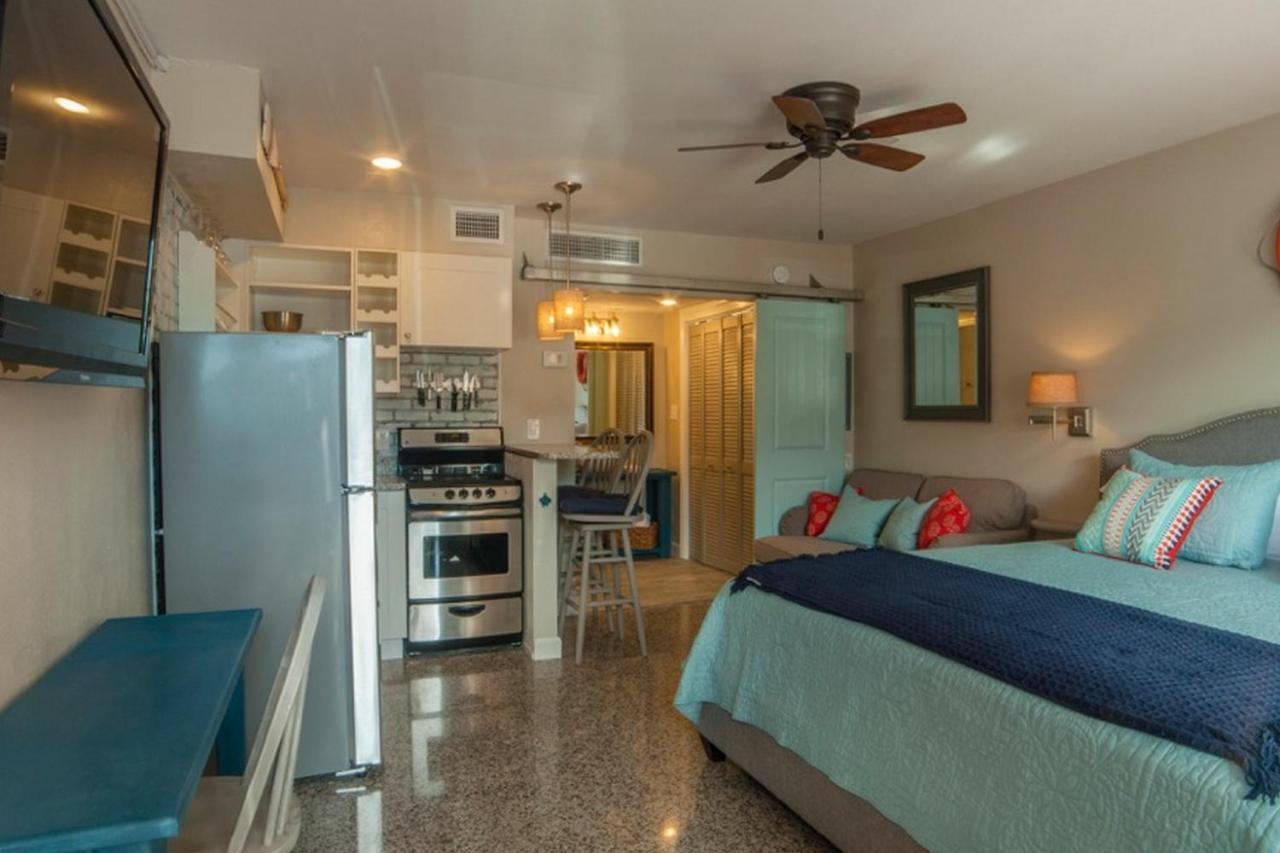 Redington Surf Resort By Travel Resort Services St. Pete Beach Exterior foto
